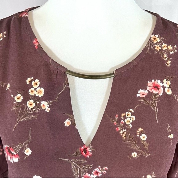 Long sleeve burgundy floral antique brass keyhole top size small - Picture 4 of 7